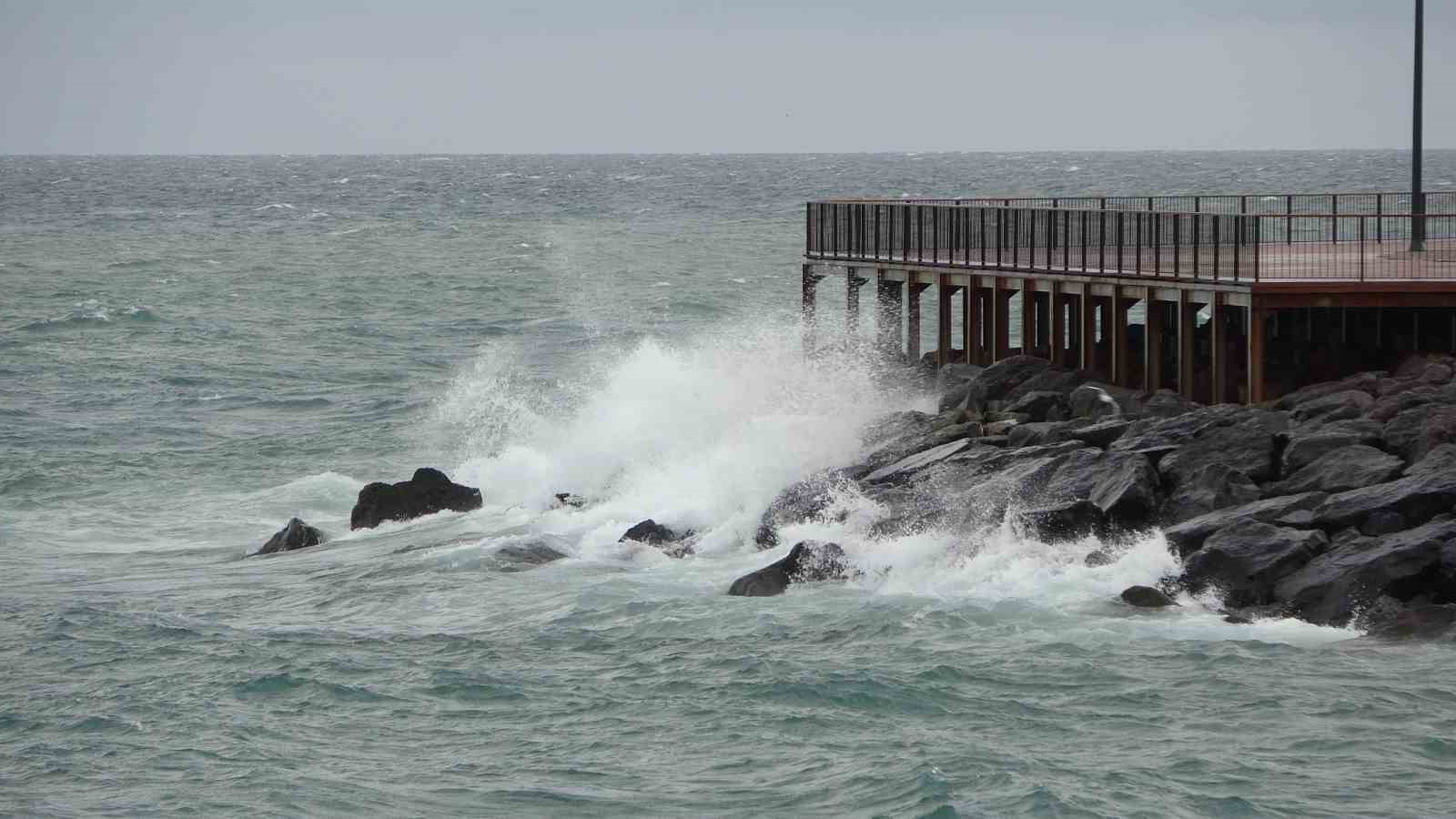 Denizdeki fırtına avını etkilese de balık fiyatlarını etkilemedi
Denizdeki fırtına avını etkilese de balık fiyatlarını etkilemedi