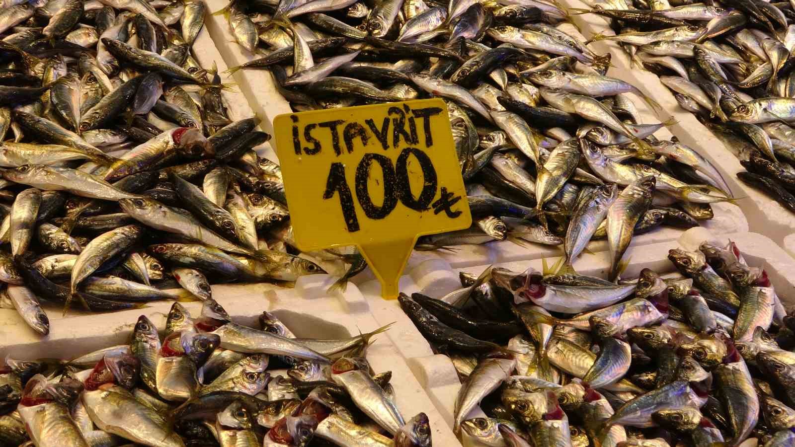 Denizdeki fırtına avını etkilese de balık fiyatlarını etkilemedi
Denizdeki fırtına avını etkilese de balık fiyatlarını etkilemedi