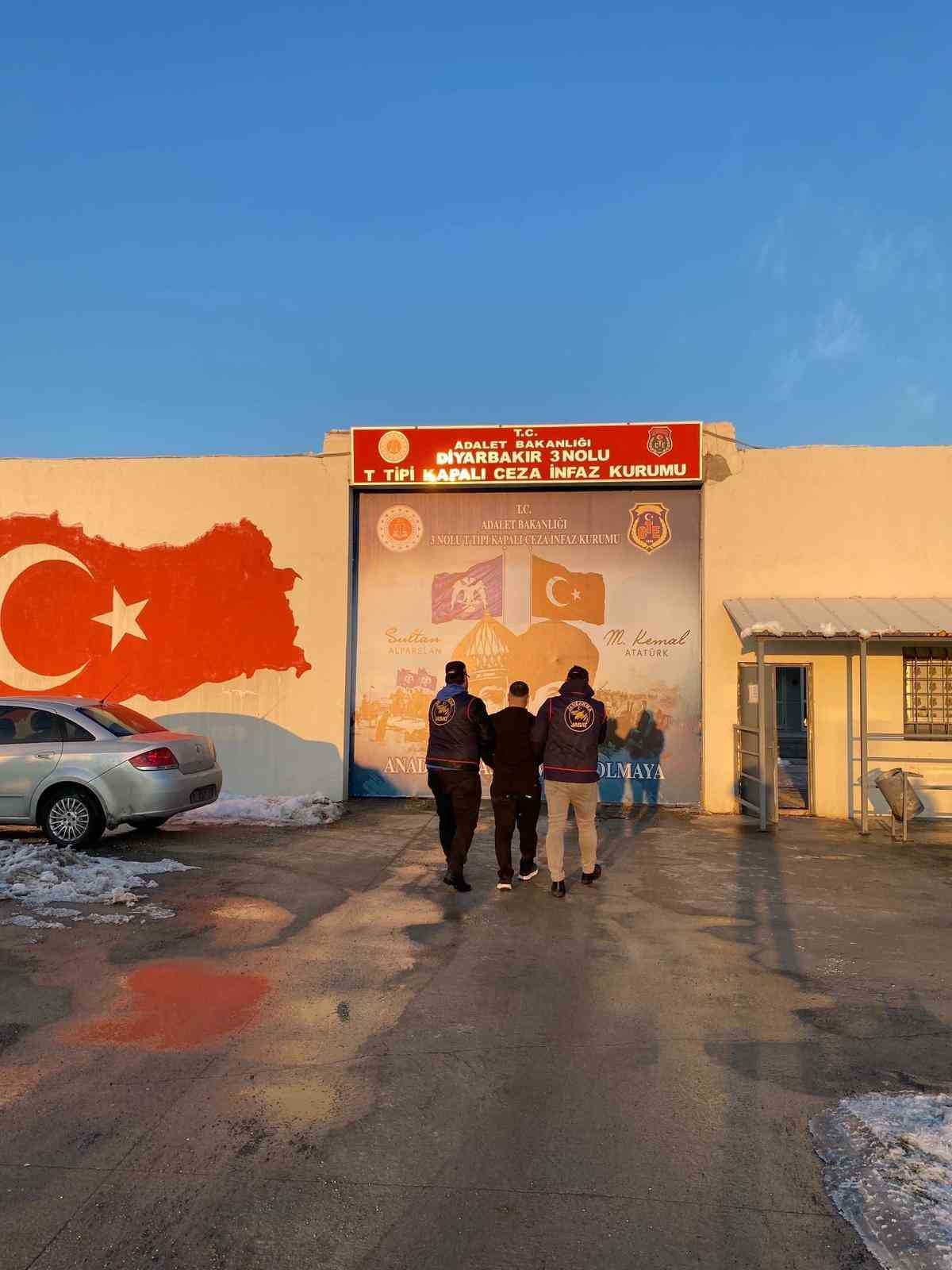 Diyarbakır’da farklı suçlardan araması bulunan 140 kişi yakalandı
