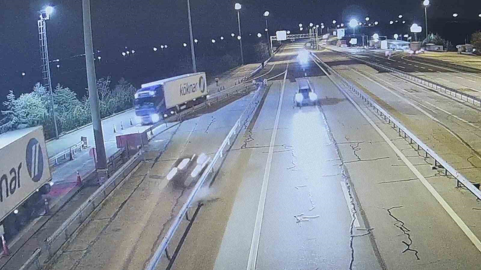 Edirne’de ters yöne giren alkollü sürücü kaza yaptı: 2 yaralı
Edirne’de ters yöne giren alkollü sürücü kaza yaptı: 2 yaralı