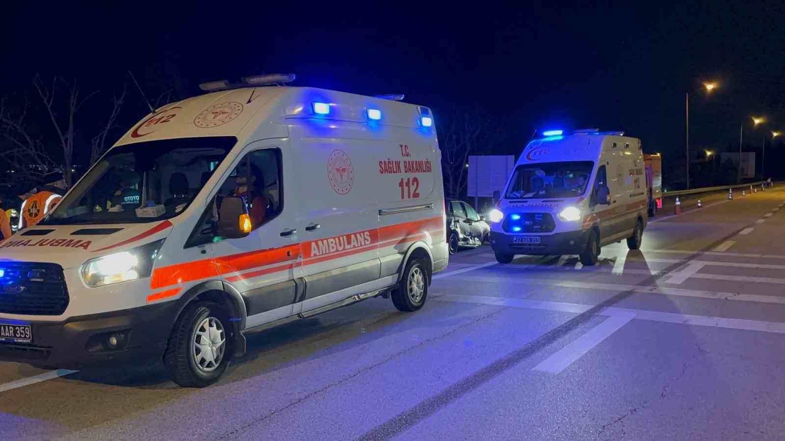 Edirne’de ters yöne giren alkollü sürücü kaza yaptı: 2 yaralı
Edirne’de ters yöne giren alkollü sürücü kaza yaptı: 2 yaralı