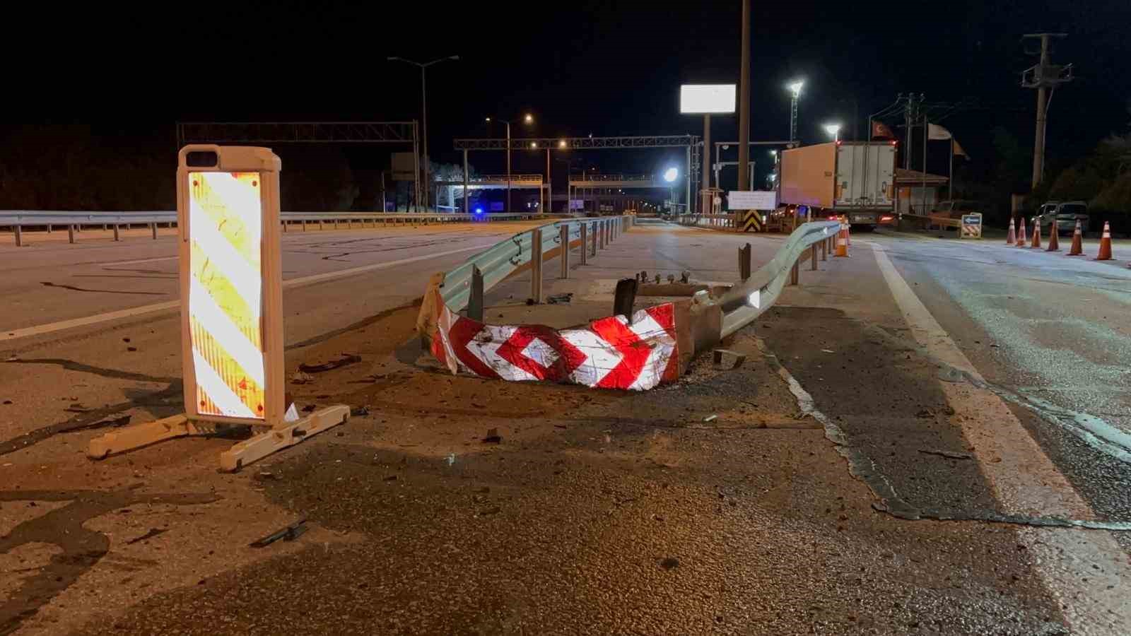 Edirne’de ters yöne giren alkollü sürücü kaza yaptı: 2 yaralı
Edirne’de ters yöne giren alkollü sürücü kaza yaptı: 2 yaralı