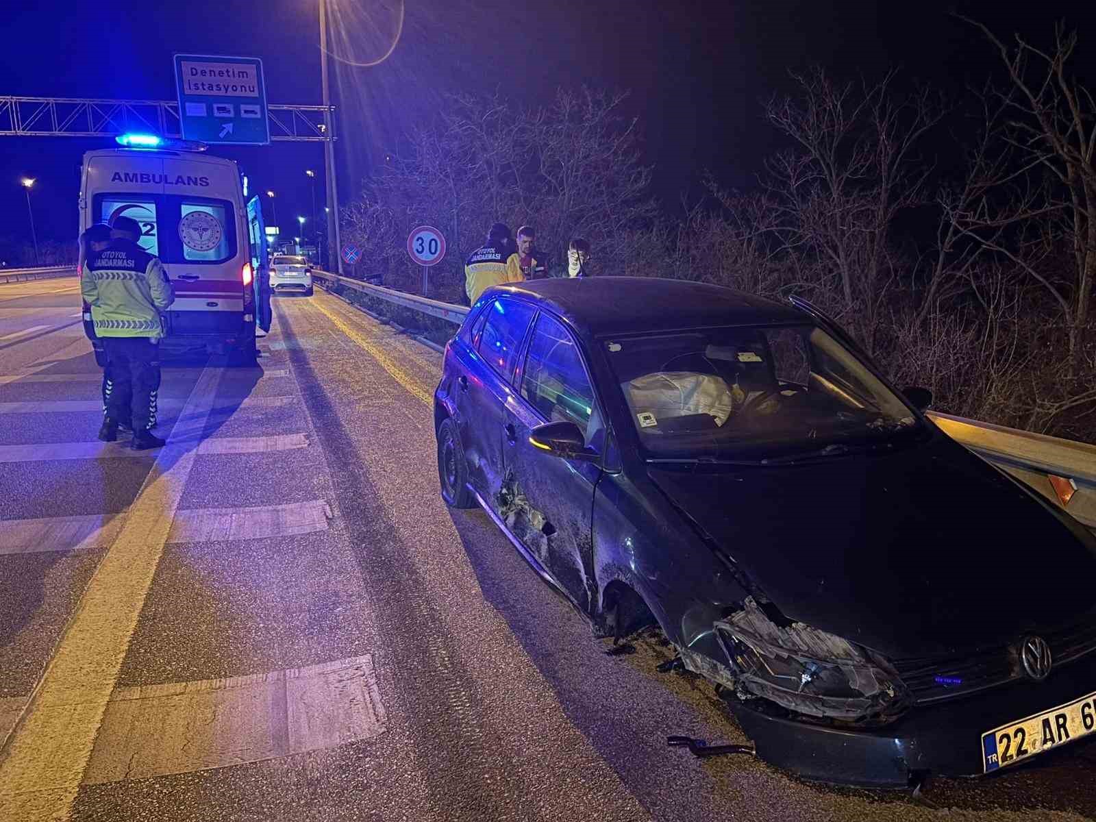 Edirne’de ters yöne giren alkollü sürücü kaza yaptı: 2 yaralı
Edirne’de ters yöne giren alkollü sürücü kaza yaptı: 2 yaralı