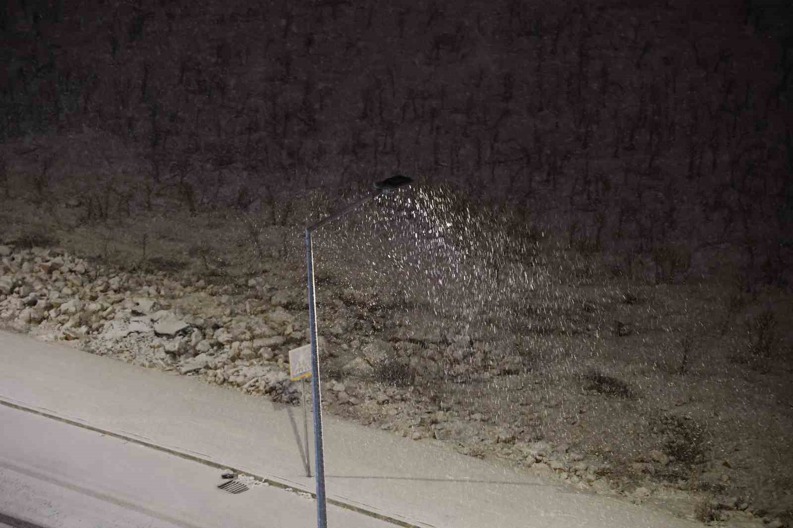 Elazığ’da yoğun kar yağışı başladı
