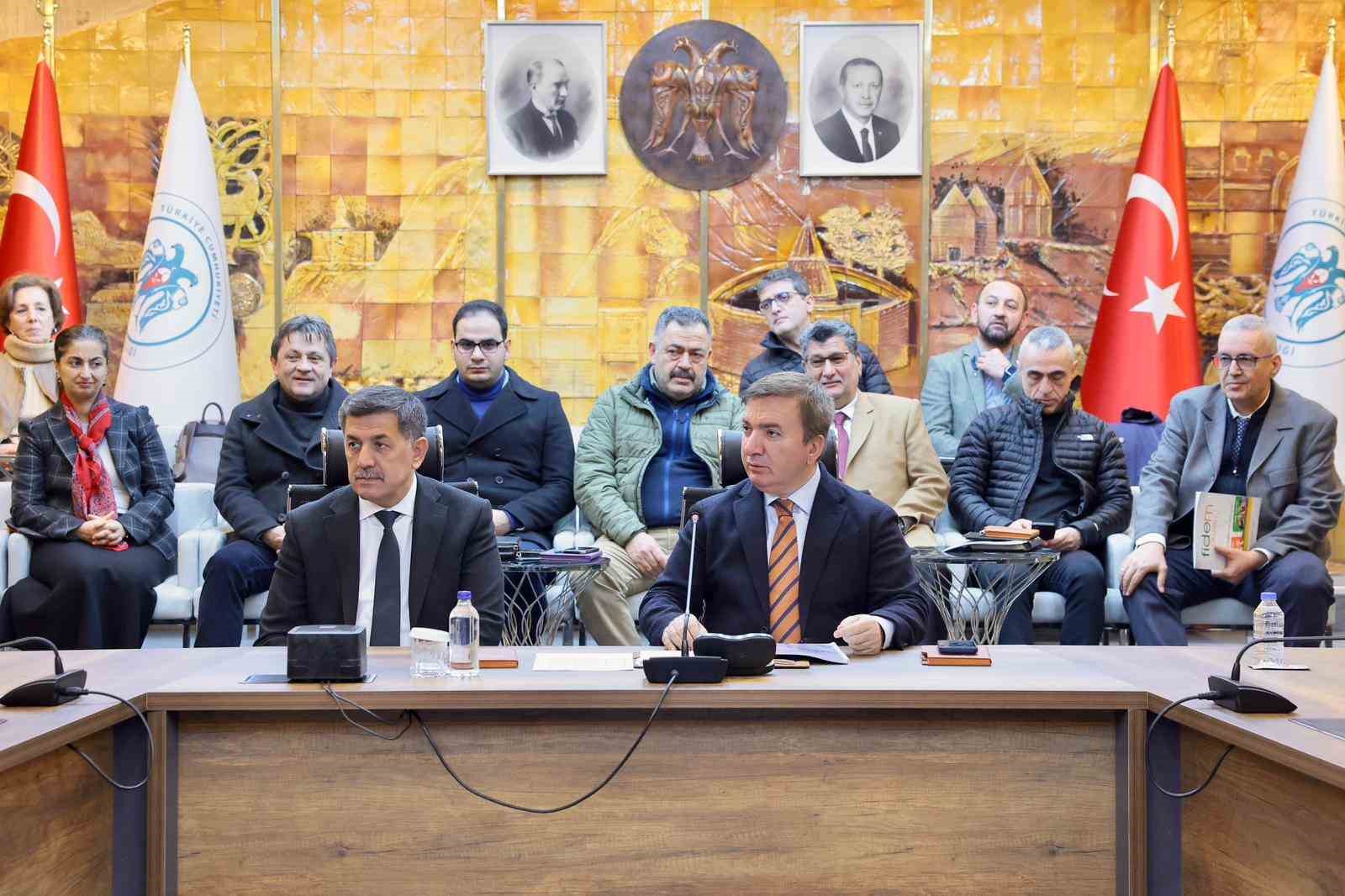 Erzincan Kent Konseyi projeleri tanıtıldı
Erzincan Kent Konseyi projeleri tanıtıldı