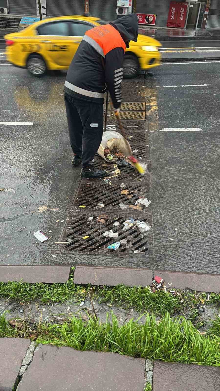 Esenyurt Belediyesi olumsuz hava şartlarına karşı 24 saat görev başında

