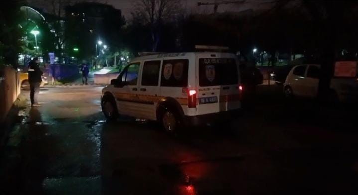 Eşi tarafından darp edilen kadın çocuğu ile birlikte camiye böyle sığındı
Eşi tarafından darp edilen kadın çocuğu ile birlikte camiye böyle sığındı