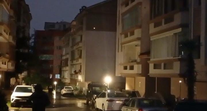 Eşi tarafından darp edilen kadın çocuğu ile birlikte camiye böyle sığındı
Eşi tarafından darp edilen kadın çocuğu ile birlikte camiye böyle sığındı