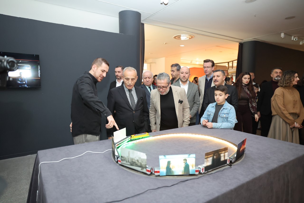 Galeri Cennet’te ‘Fijital Kapılar’ sergisi açıldı
