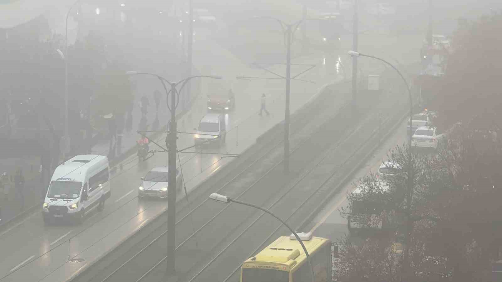 Gaziantep’te etkili olan sis görüş mesafesini düşürdü
Gaziantep’te etkili olan sis görüş mesafesini düşürdü