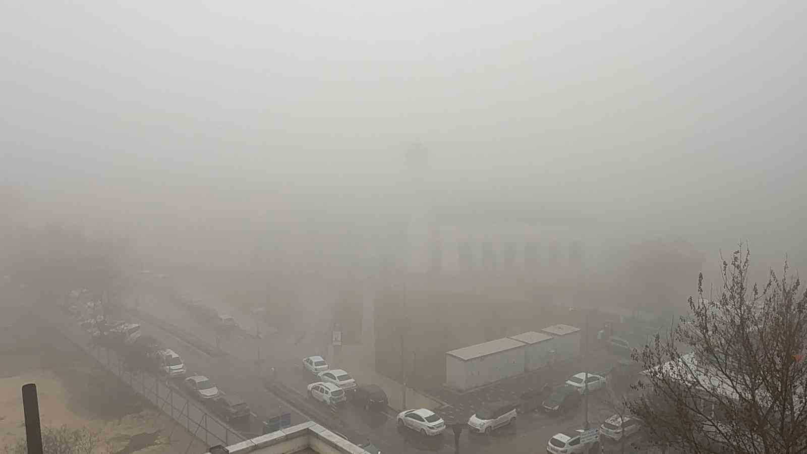 Gaziantep’te etkili olan sis görüş mesafesini düşürdü
Gaziantep’te etkili olan sis görüş mesafesini düşürdü