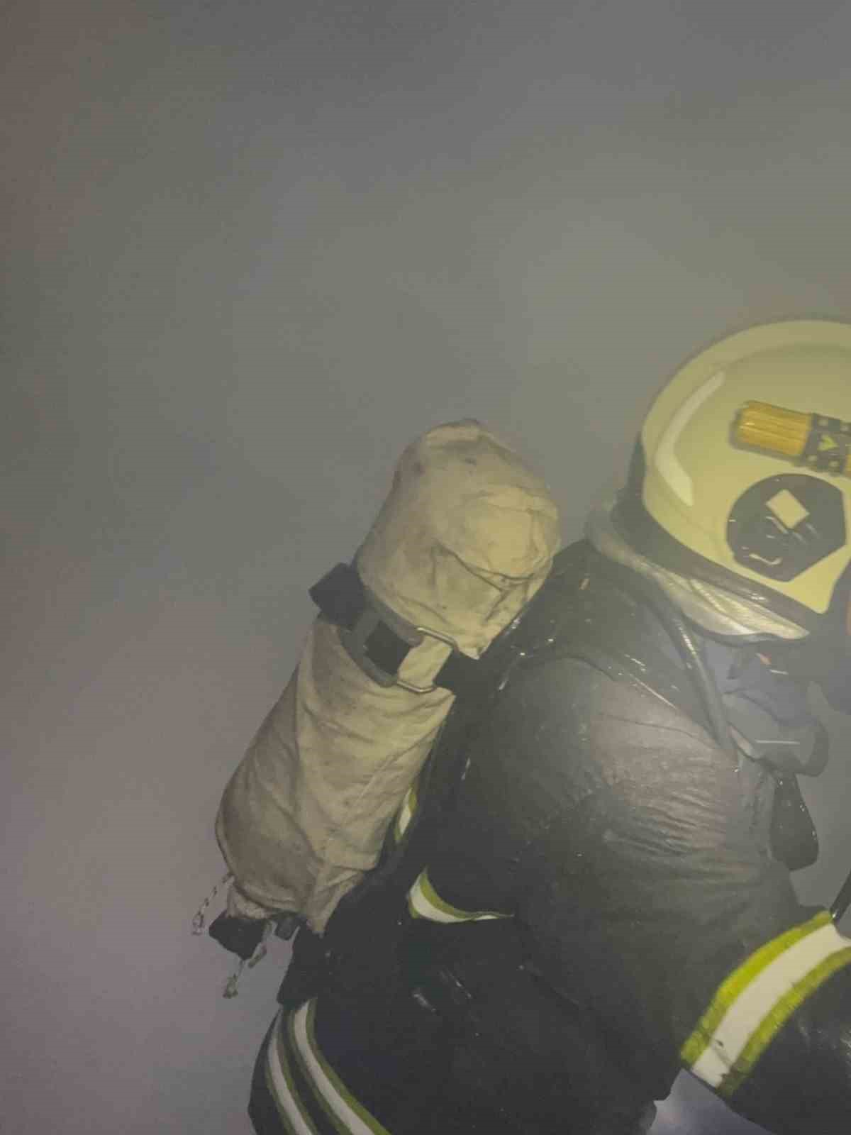 Gece yarısı çıkan yangında 1 ev kullanılamaz hale geldi
