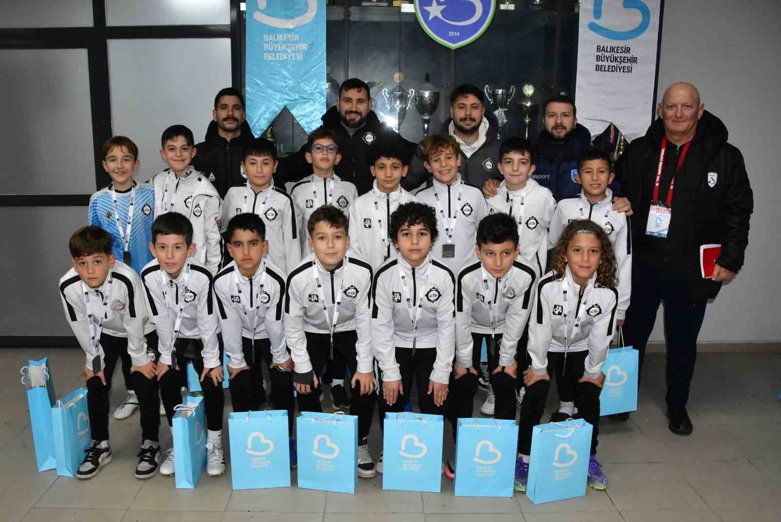 Geleceğin yıldız futbolcu adayları Balıkesir’de sahne aldı
