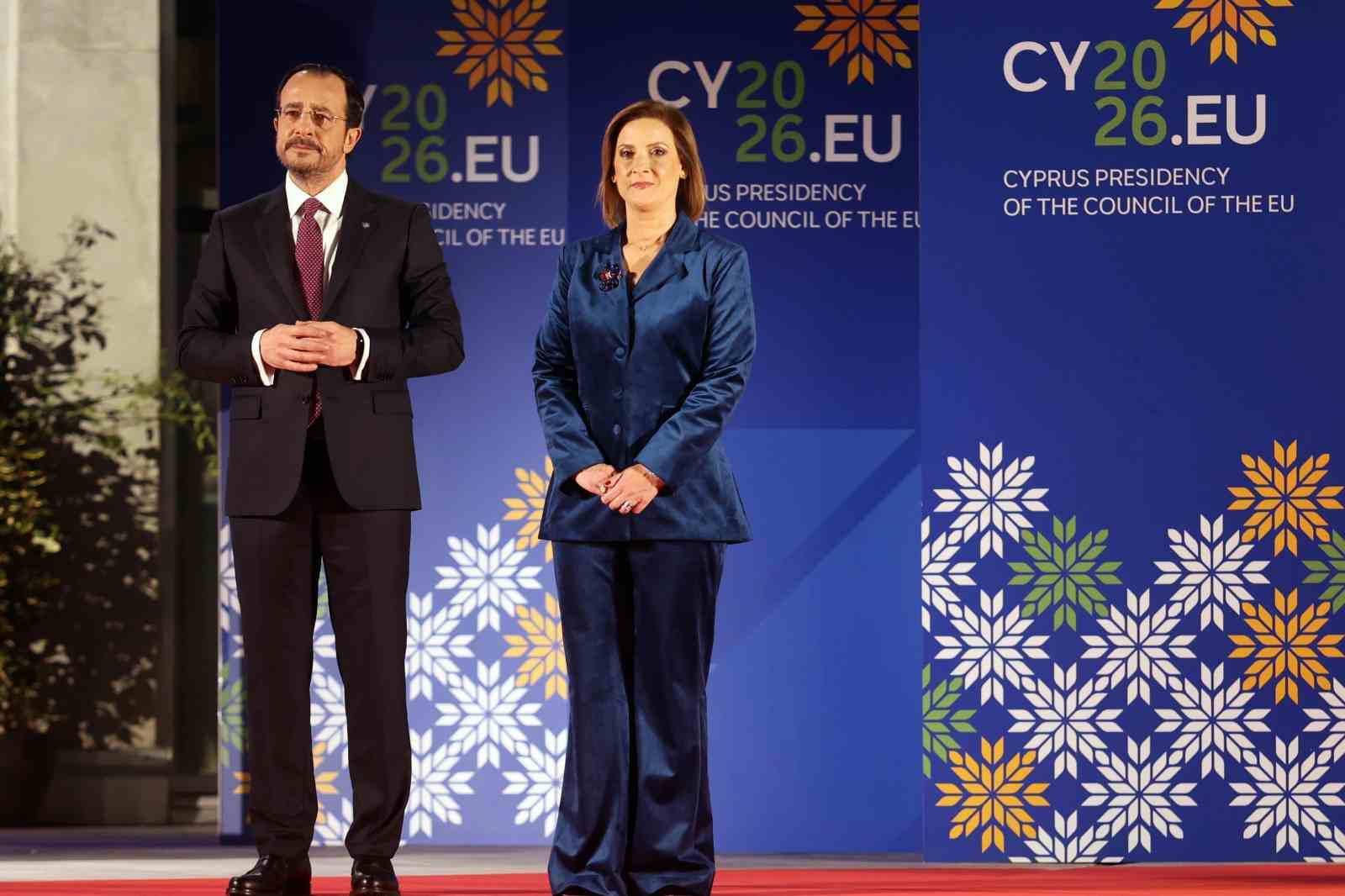 GKRY lideri Hristodulidis’in eşi Philippa Karsera sosyal medyadaki baskı nedeniyle STK’daki görevinden istifa etti
GKRY lideri Hristodulidis’in eşi Philippa Karsera sosyal medyadaki baskı nedeniyle STK’daki görevinden istifa etti