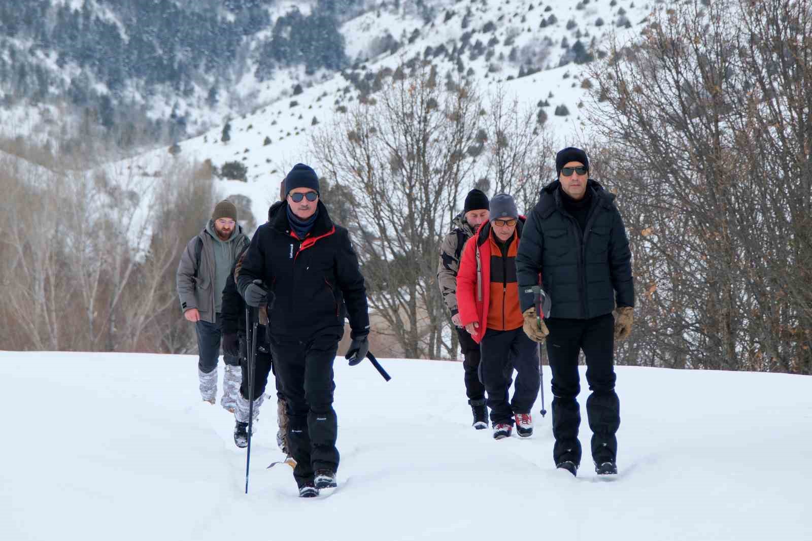 Gümüşhane’de beyaz yolculuk: Dağcılar kar üstünde buluştu
