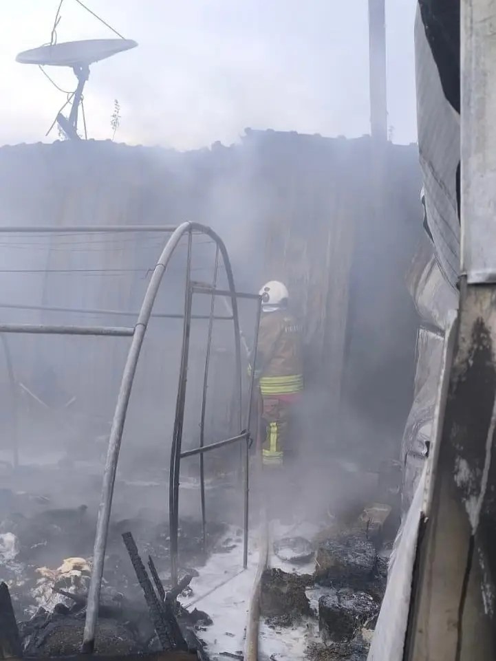 Hatay’da alevlere teslim olan konteyner kullanılamaz hale geldi
