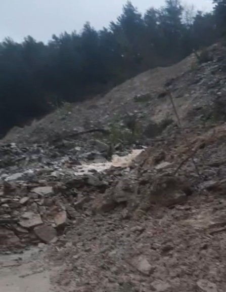 İnebolu-Doğanyurt-Cide karayolu heyelan sebebiyle ulaşıma kapandı
