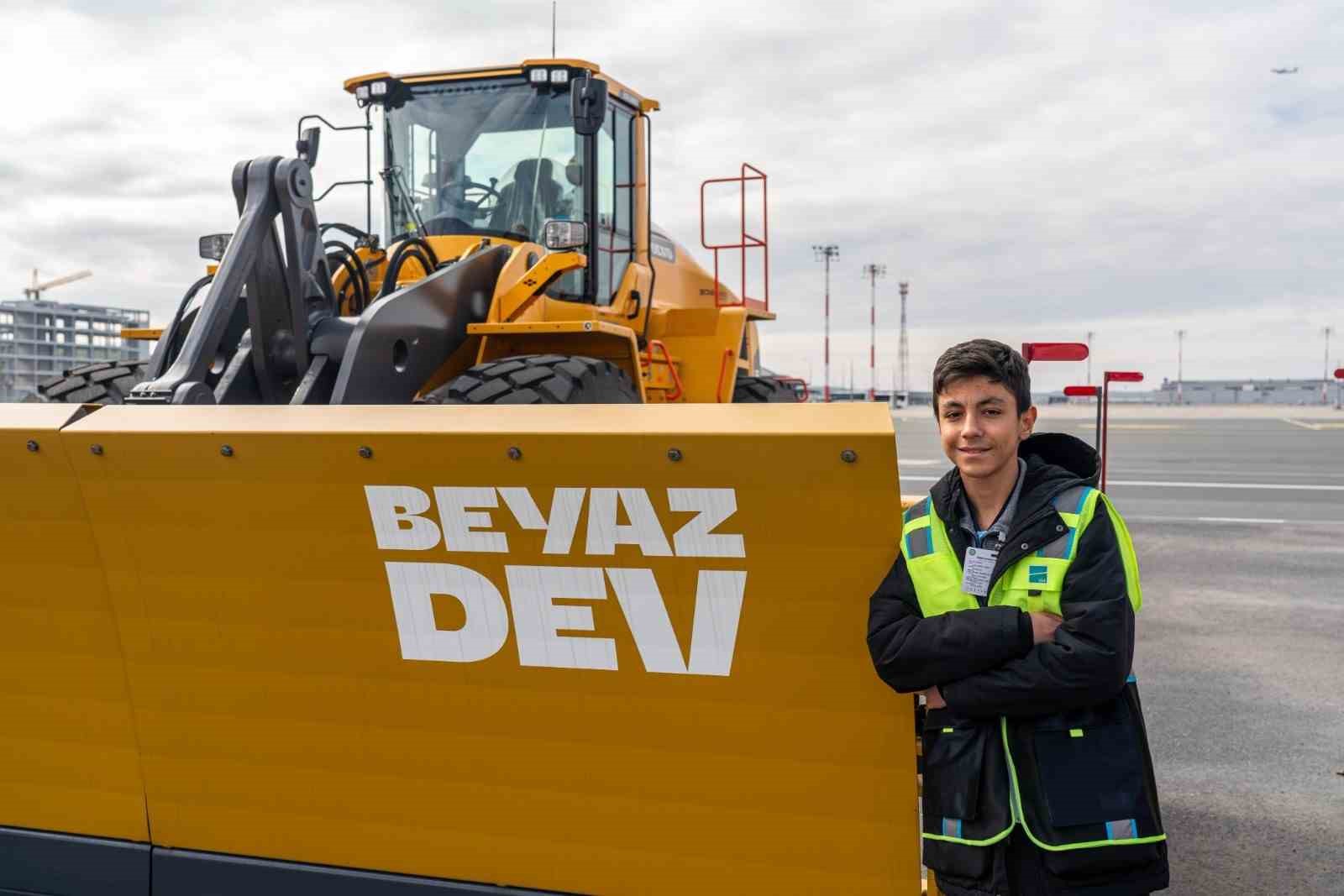 İstanbul Havalimanı’nda pistteki kar miktarı ‘anlık’ takip ediliyor
