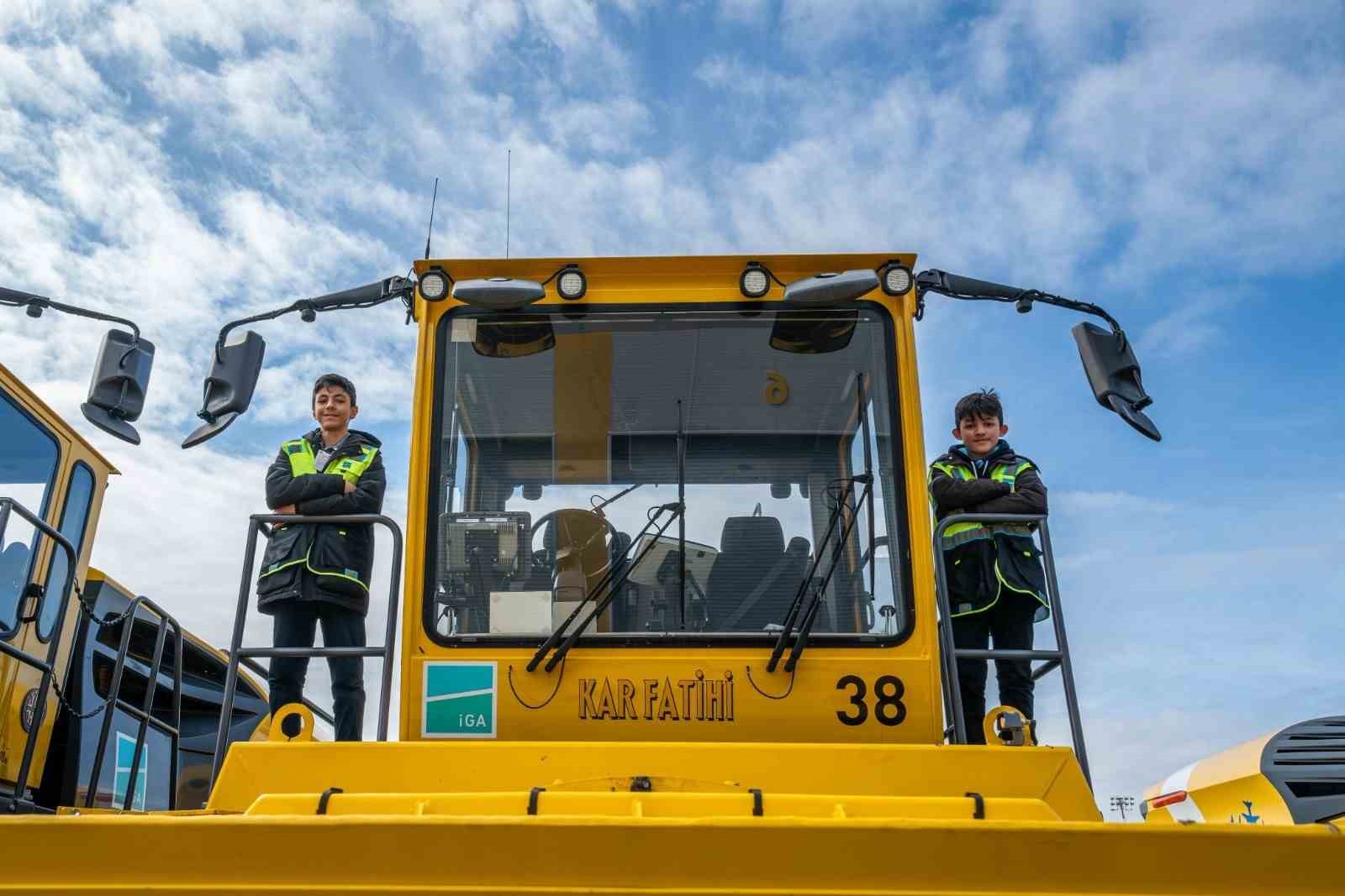 İstanbul Havalimanı’nda pistteki kar miktarı ‘anlık’ takip ediliyor
