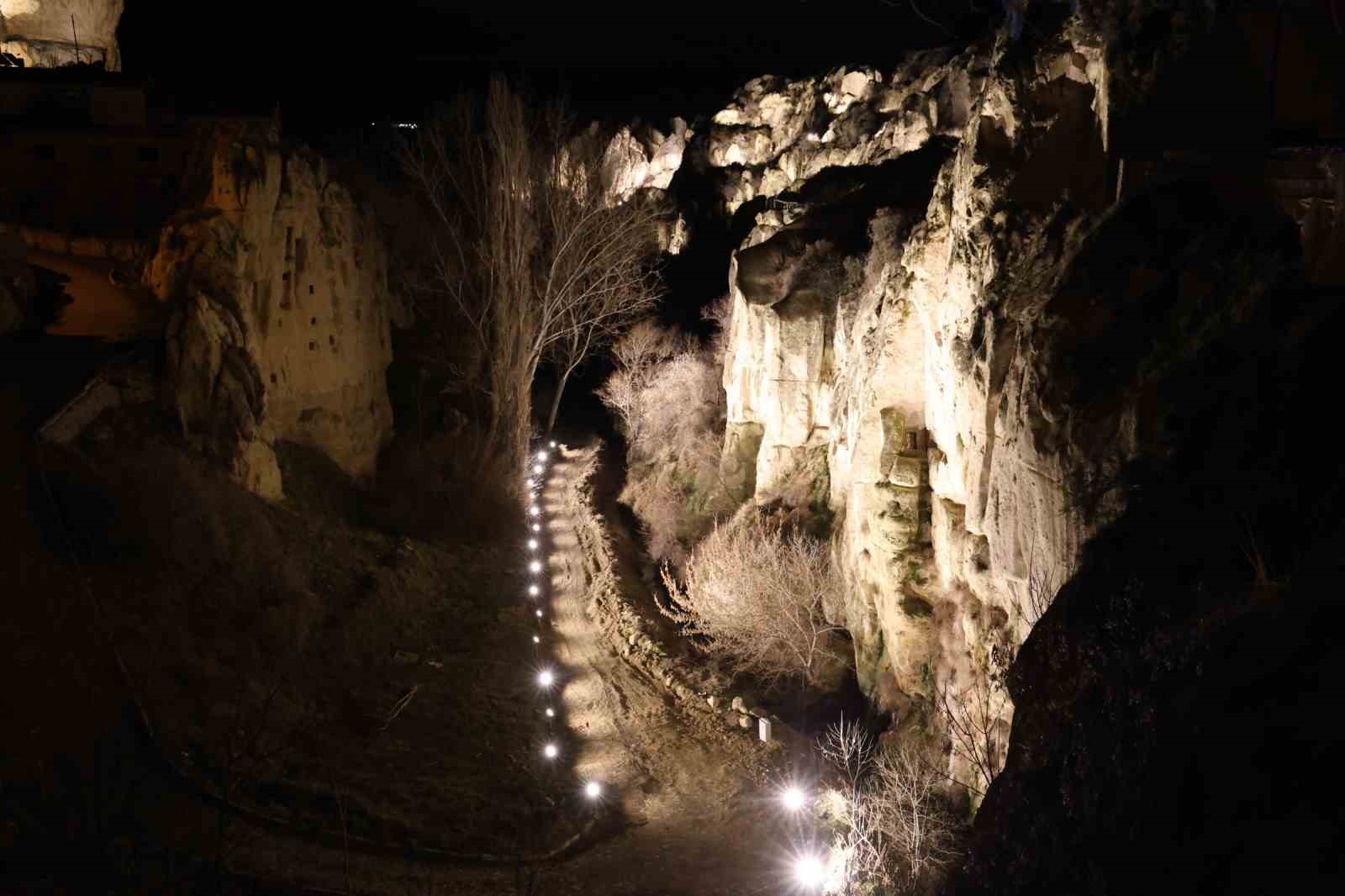 Kapadokya’da gece turizminde yeni rota: Ortahisar
Kapadokya’da gece turizminde yeni rota: Ortahisar