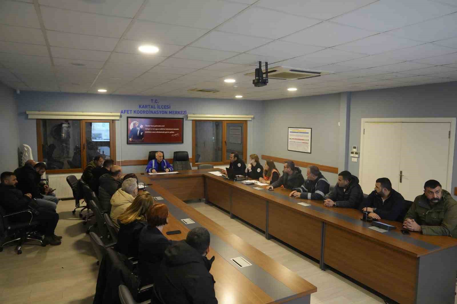 Kartal’da kar yağışına karşı tedbir alındı
