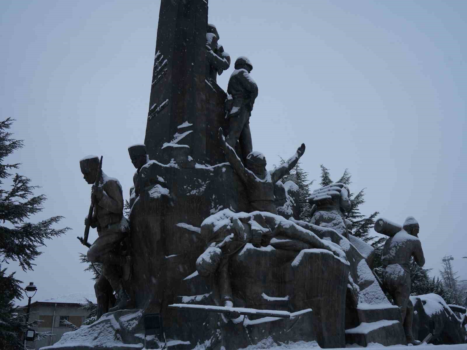 Kastamonu’da kar yağışı etkili oluyor
Kastamonu’da kar yağışı etkili oluyor