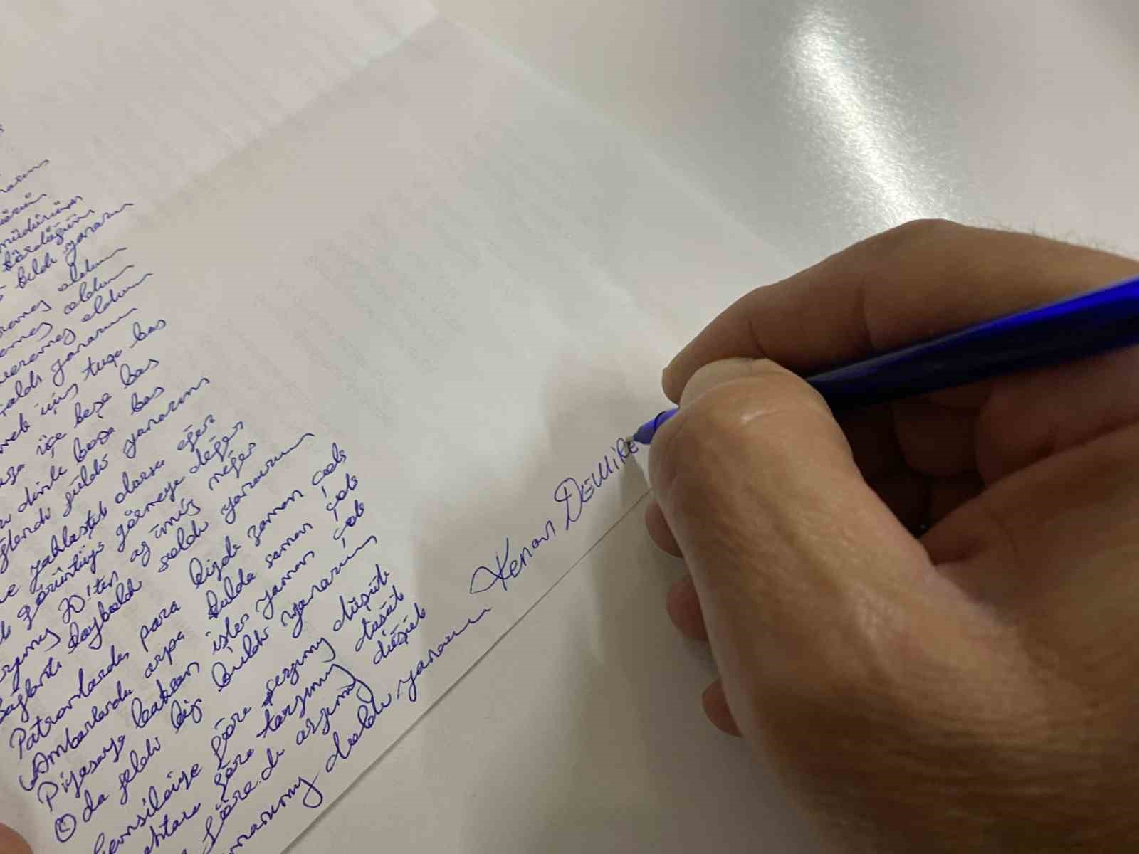 Kaybettiği telefonu için şiir yazdı
