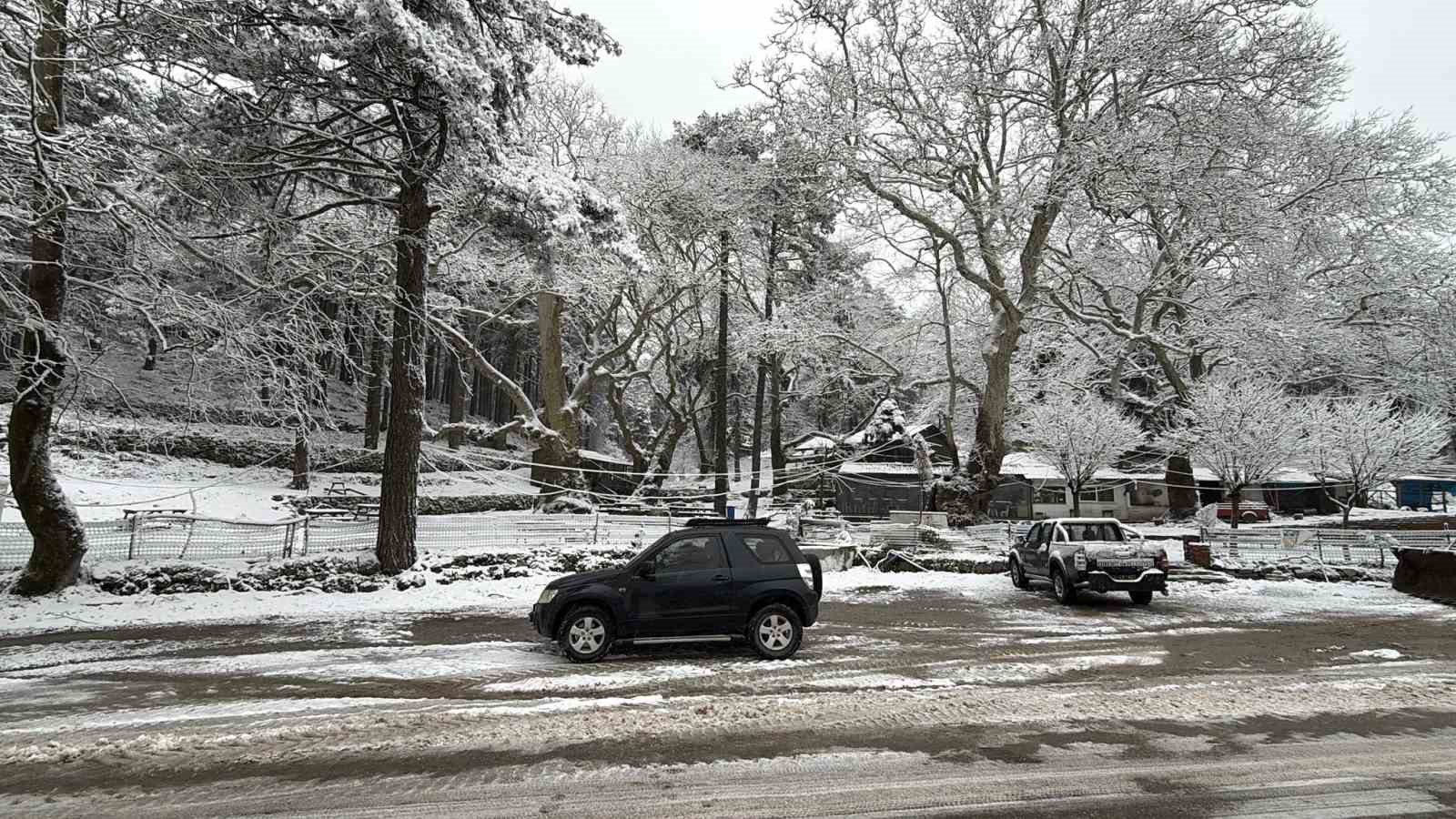 Kazdağları’nda kar yağışı etkili oluyor
