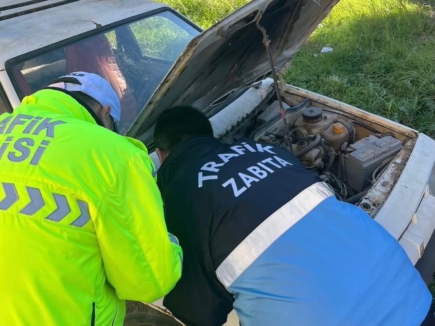 Kırklareli’nde atıl durumdaki park edilmiş araçlar kaldırılıyor
