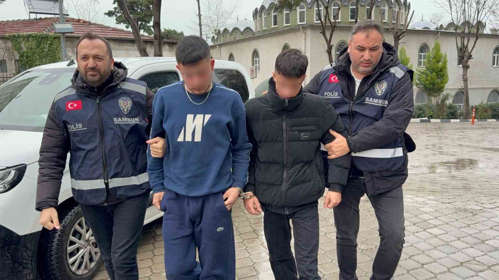 Kız meselesinden bıçaklı kavgada 2 kişi hastanelik oldu
