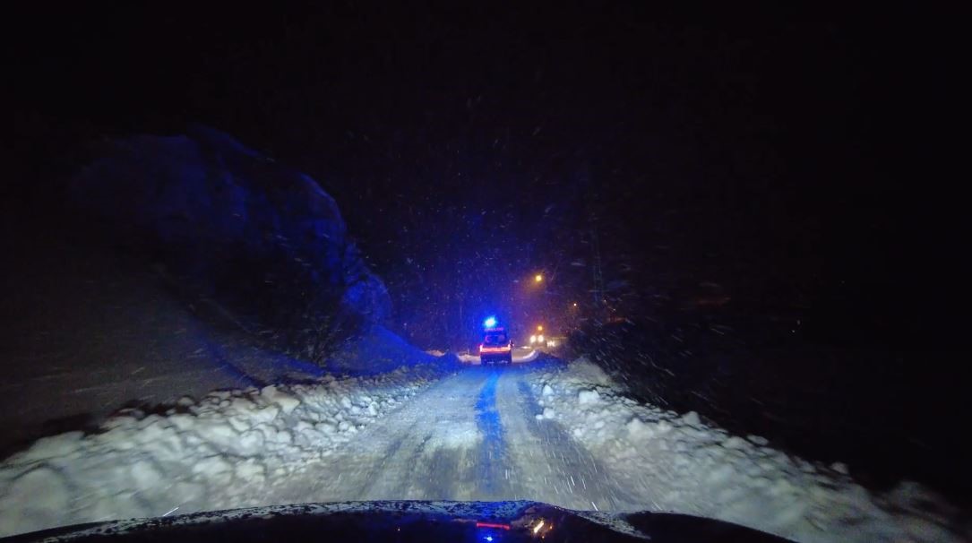 Köyde rahatsızlanan kadın için ekipler seferber oldu
Köyde rahatsızlanan kadın için ekipler seferber oldu
