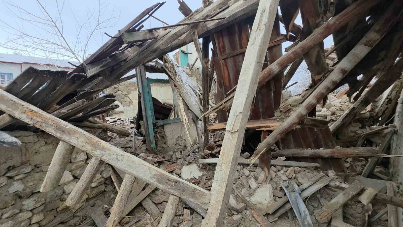 Kütahya’da güvercinlerini kontrol etmek isterken enkaz altında kaldı
