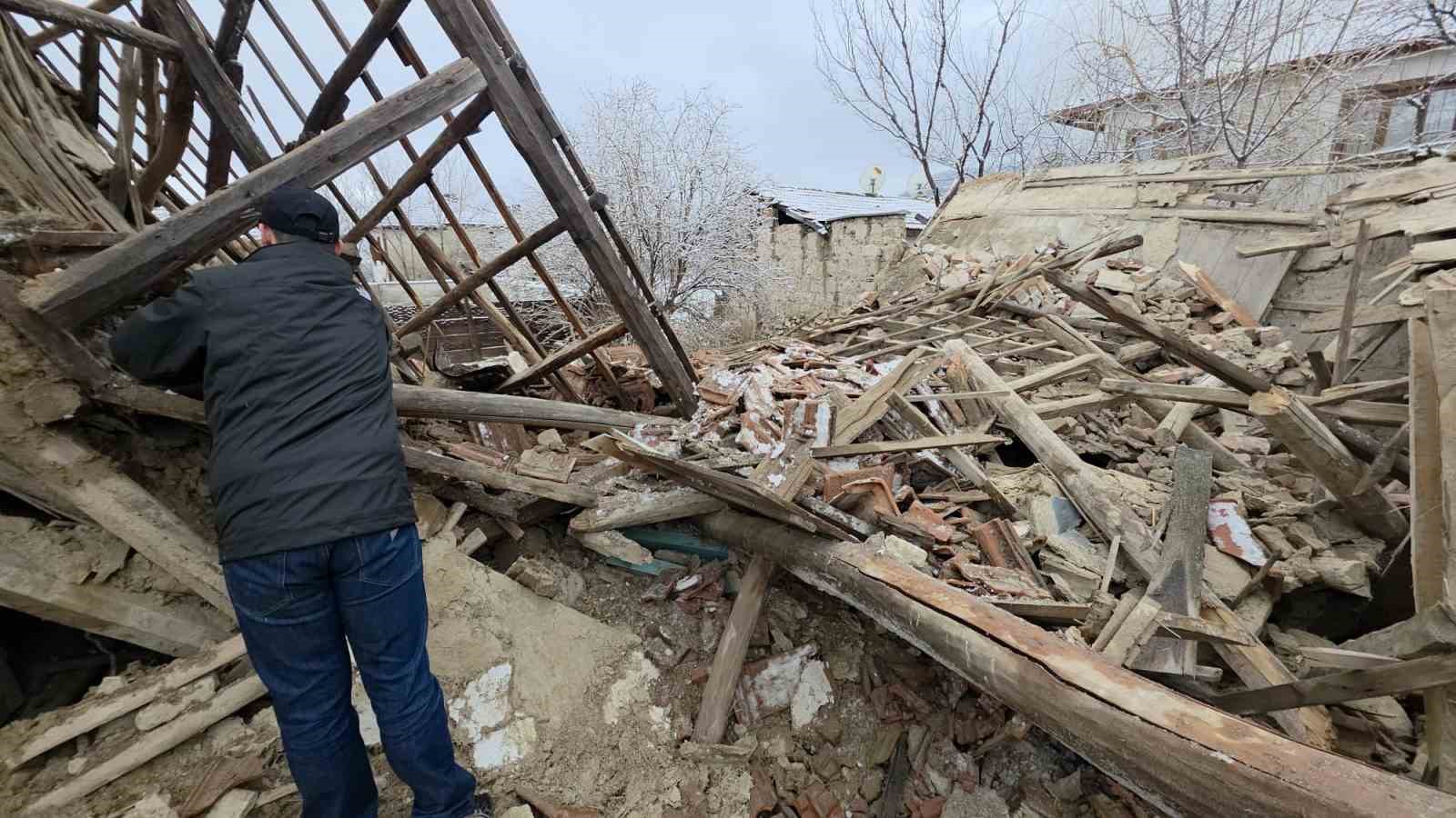 Kütahya’da güvercinlerini kontrol etmek isterken enkaz altında kaldı
