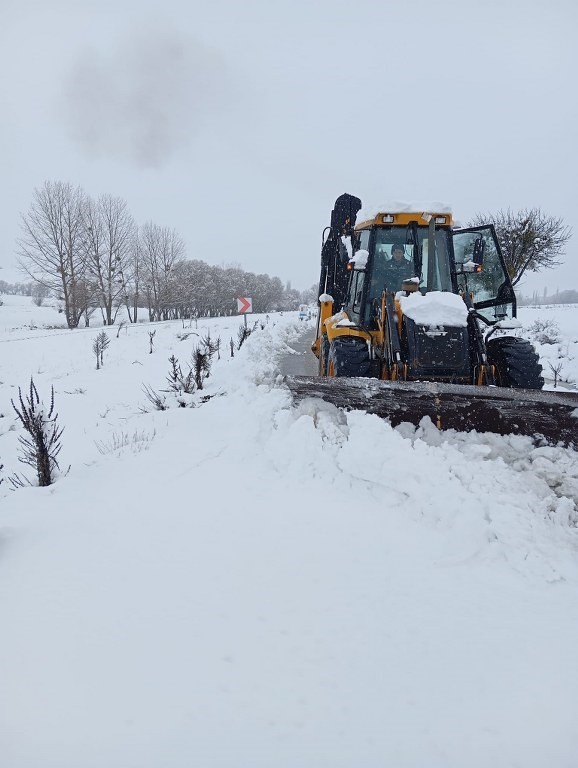 Kütahya’da karla mücadele çalışmaları aralıksız sürüyor
