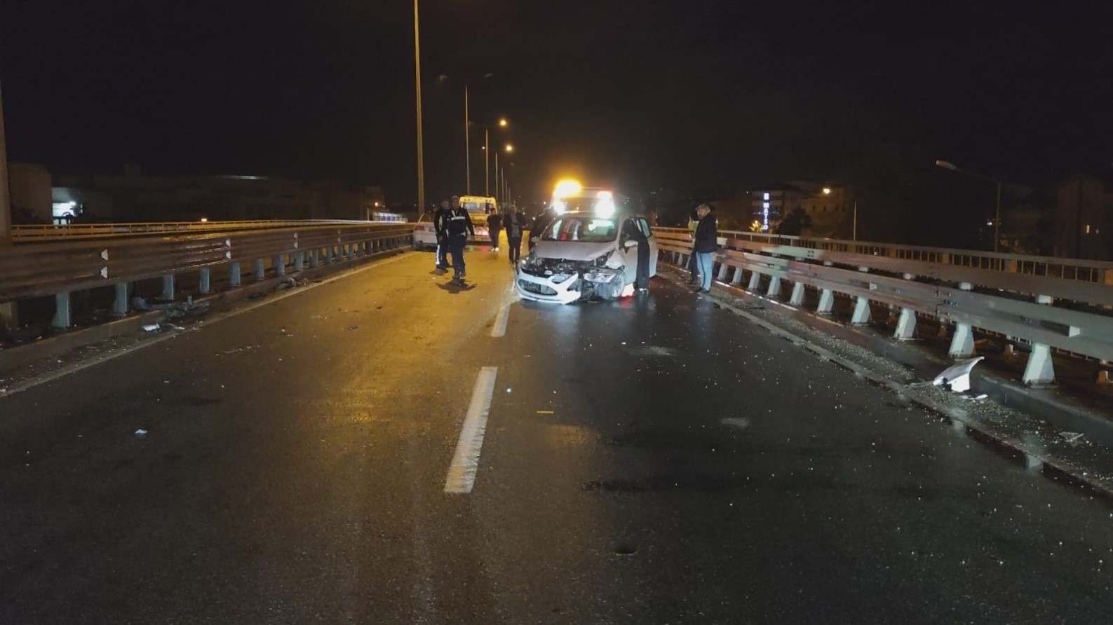 Manavgat’ta üç araçlı zincirleme kaza: 3 yaralı
