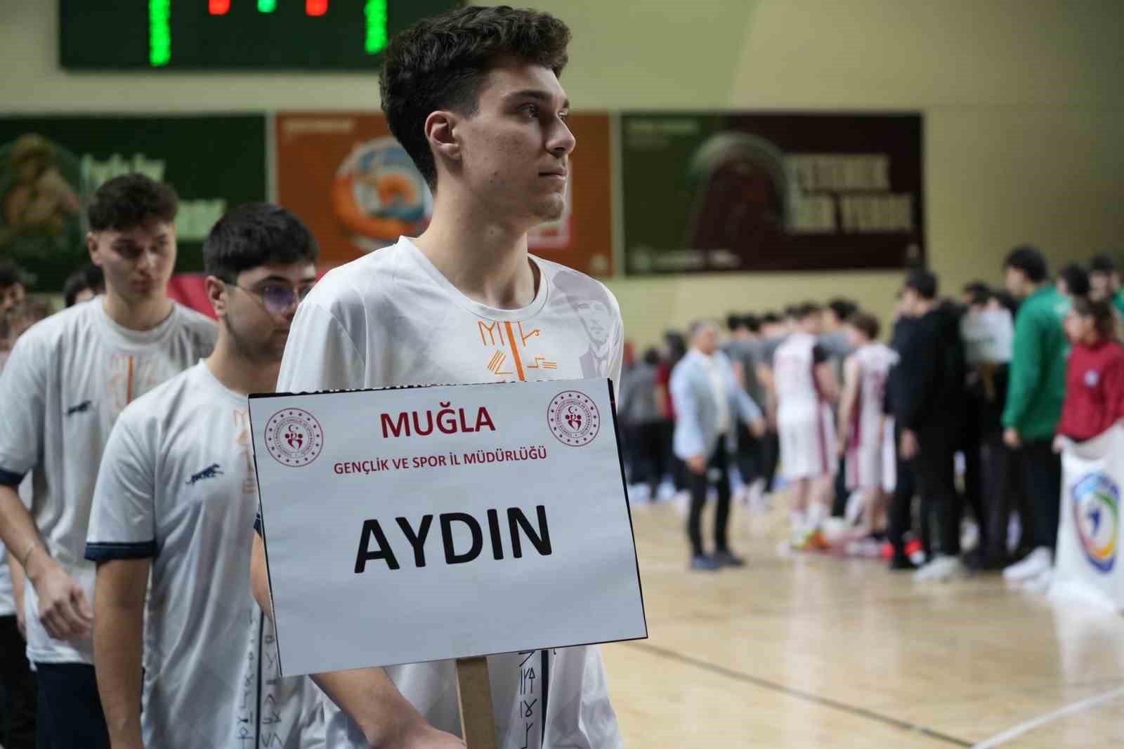 Muğla’da gençler sahaya indi
