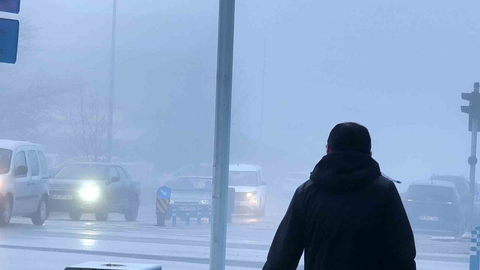 Muğla’da yoğun sis etkili oldu
Muğla’da yoğun sis etkili oldu