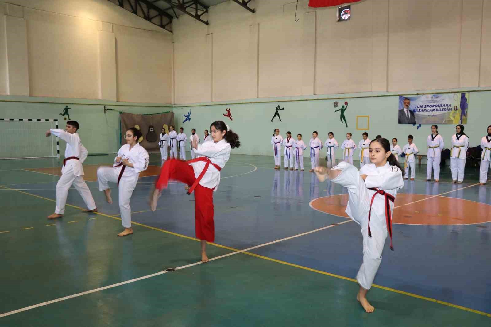 Oltu’da taekwondo kuşak sınavı heyecanı

