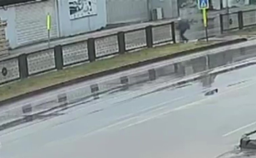 Otomobilin çarpması ile savrulan yaşlı adam hayatını kaybetti
