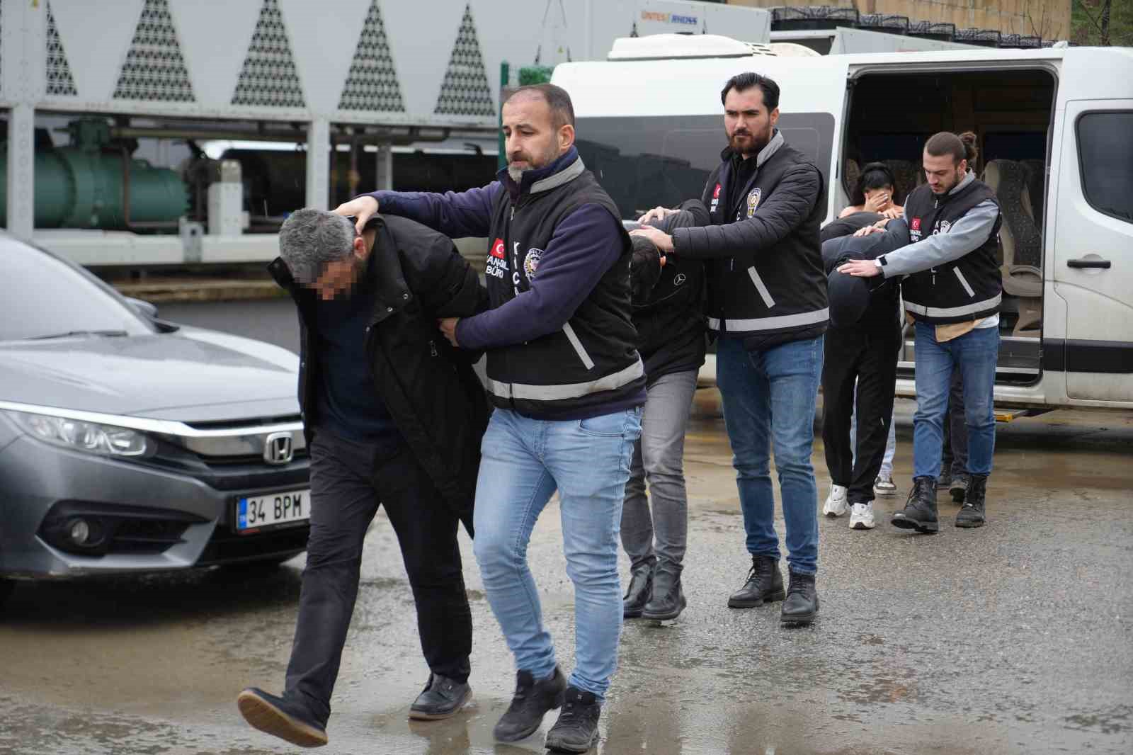 ’Sazan Sarmalı’ ile 3.5 milyarlık vurgun: Lüks villada hayat
