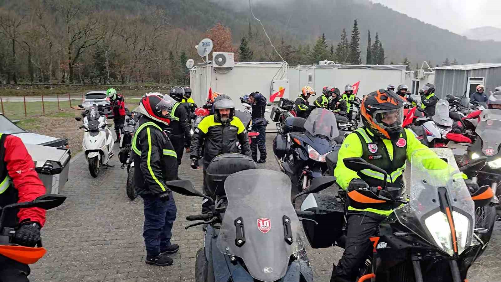 Sındırgı’da depremzedelere motorcu morali
Sındırgı’da depremzedelere motorcu morali