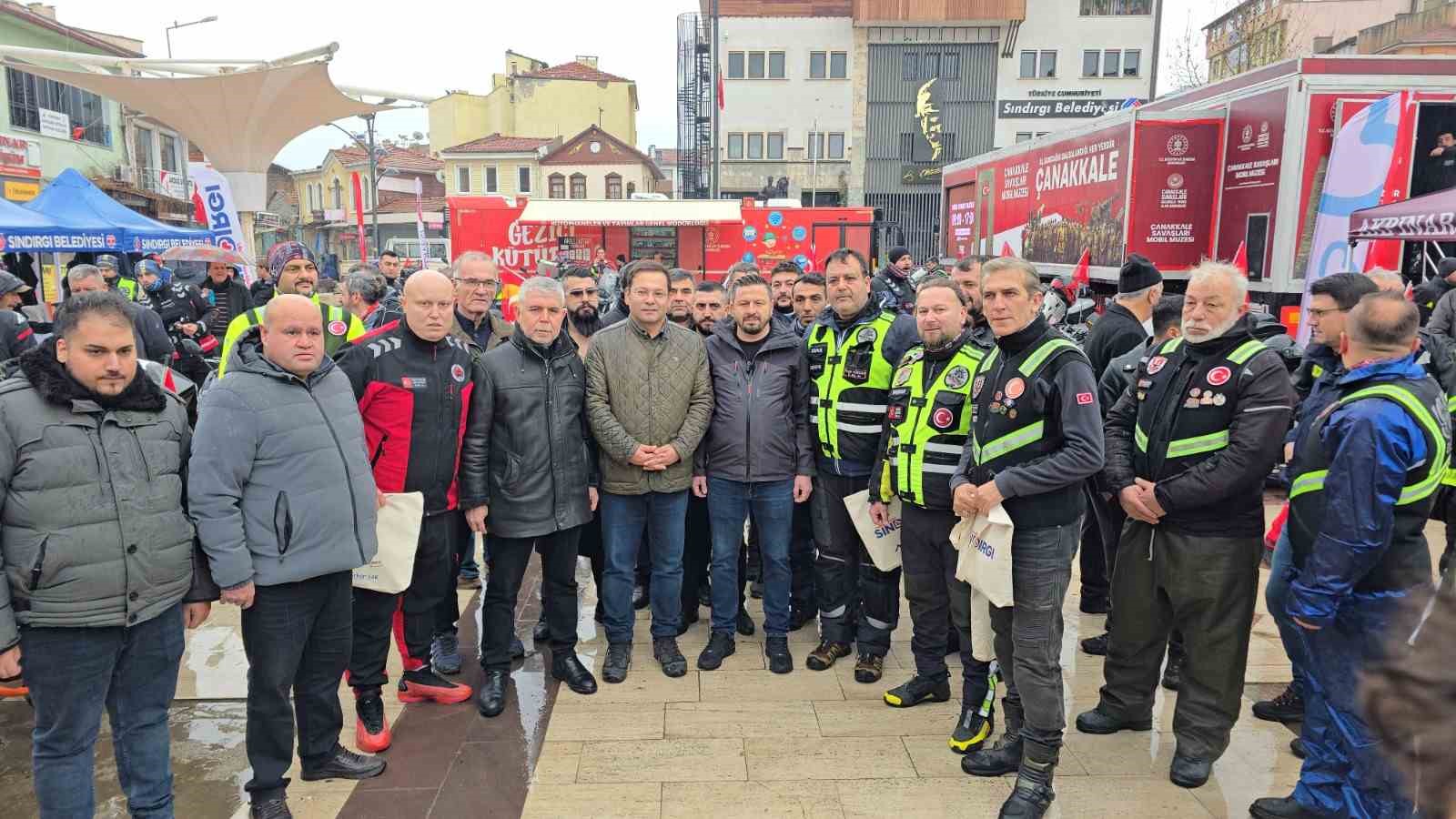 Sındırgı’da depremzedelere motorcu morali
Sındırgı’da depremzedelere motorcu morali
