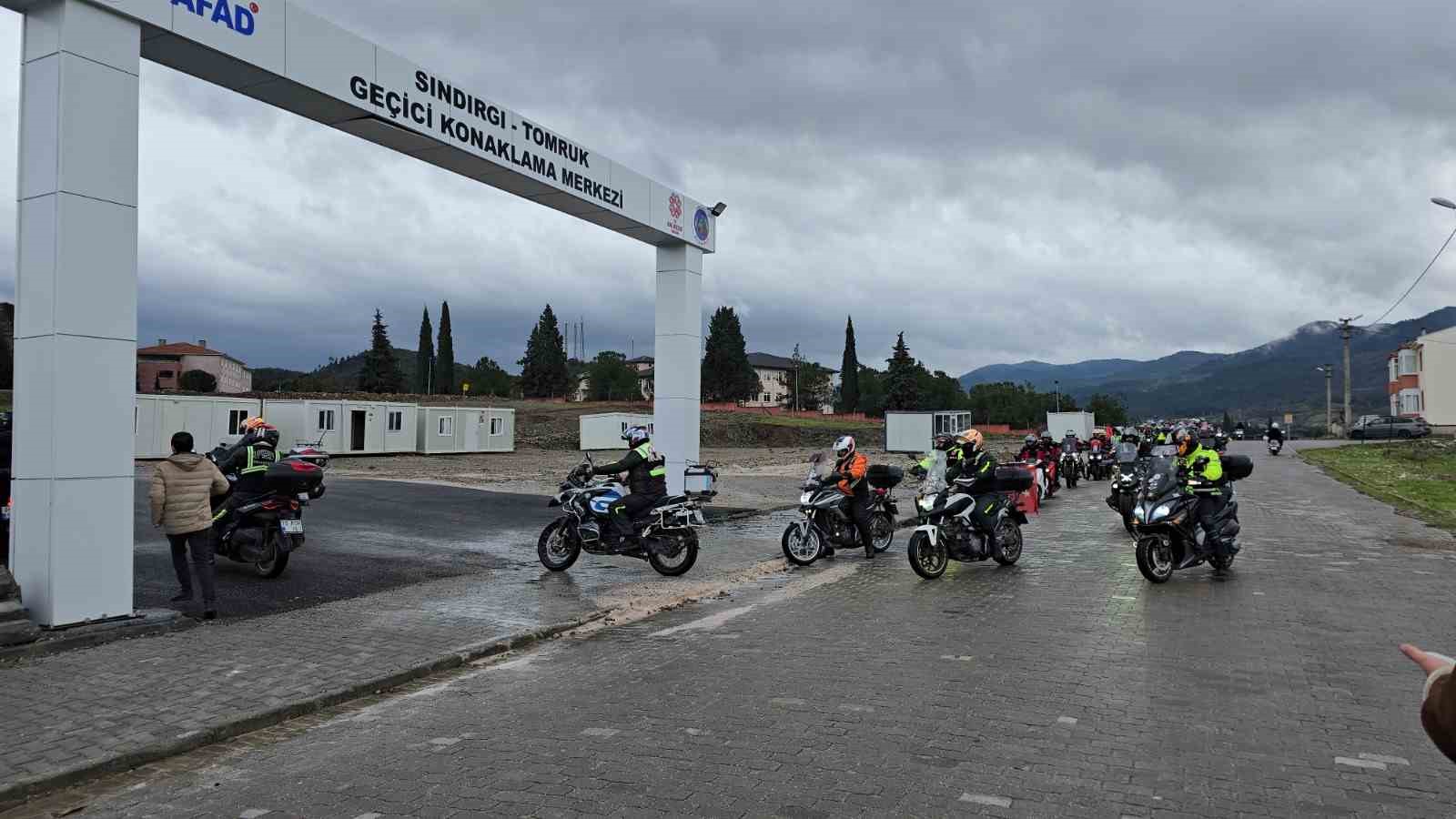 Sındırgı’da depremzedelere motorcu morali
Sındırgı’da depremzedelere motorcu morali