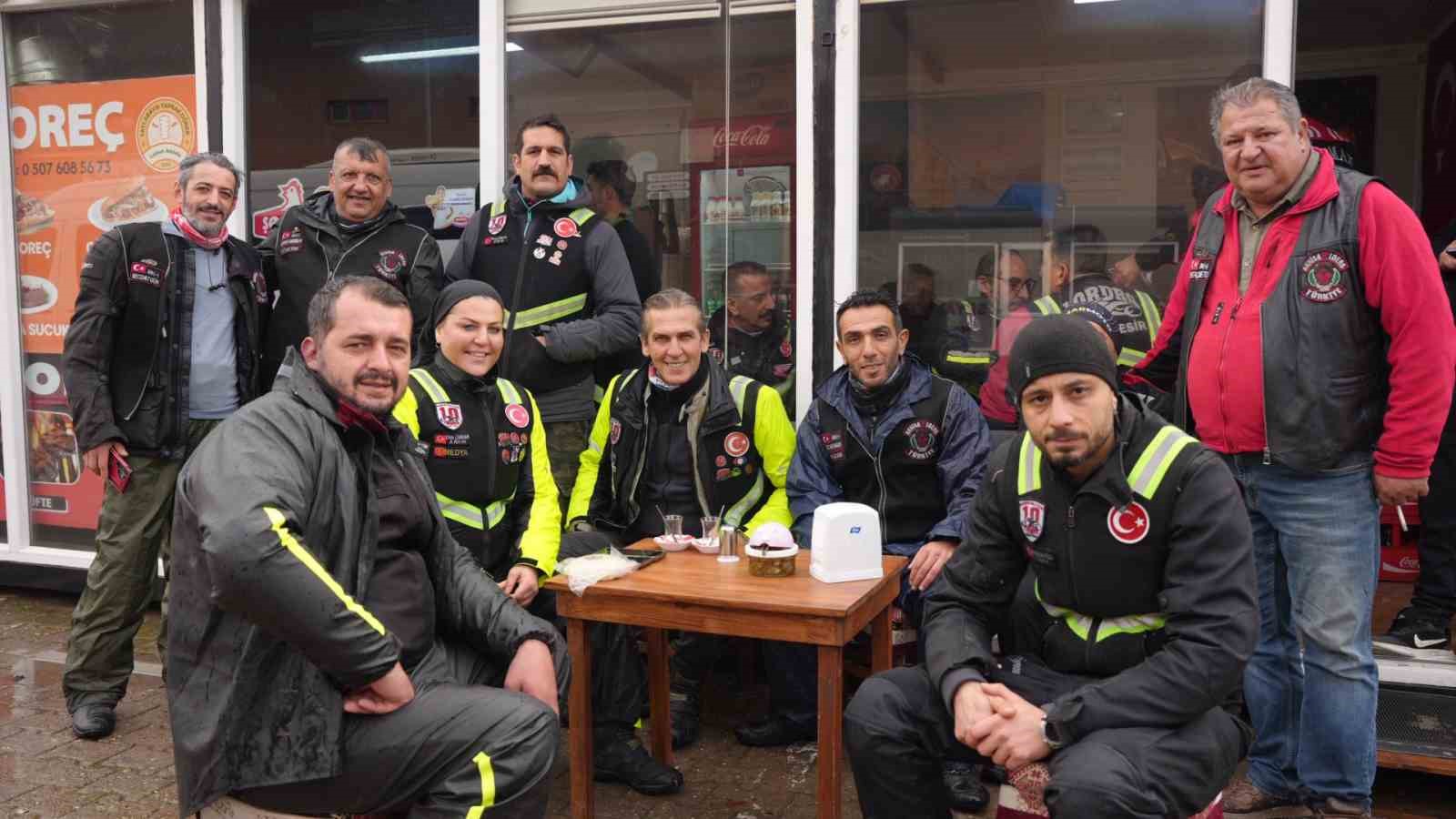 Sındırgı’da depremzedelere motorcu morali
Sındırgı’da depremzedelere motorcu morali