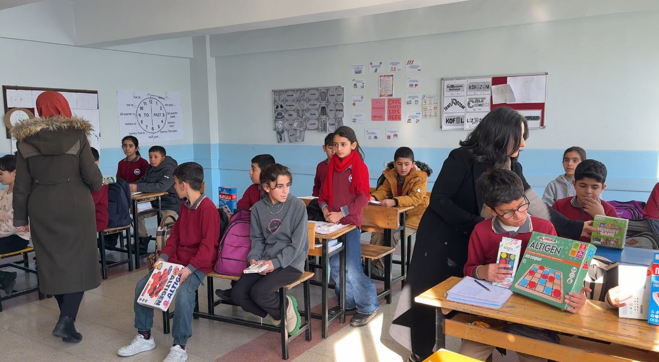 Sınırdaki öğrencilere "akıl ve zeka oyunları" desteği
Sınırdaki öğrencilere "akıl ve zeka oyunları" desteği
