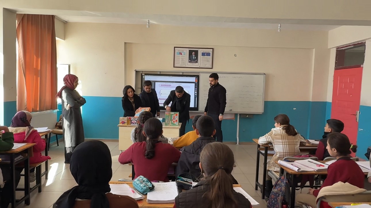Sınırdaki öğrencilere "akıl ve zeka oyunları" desteği
Sınırdaki öğrencilere "akıl ve zeka oyunları" desteği