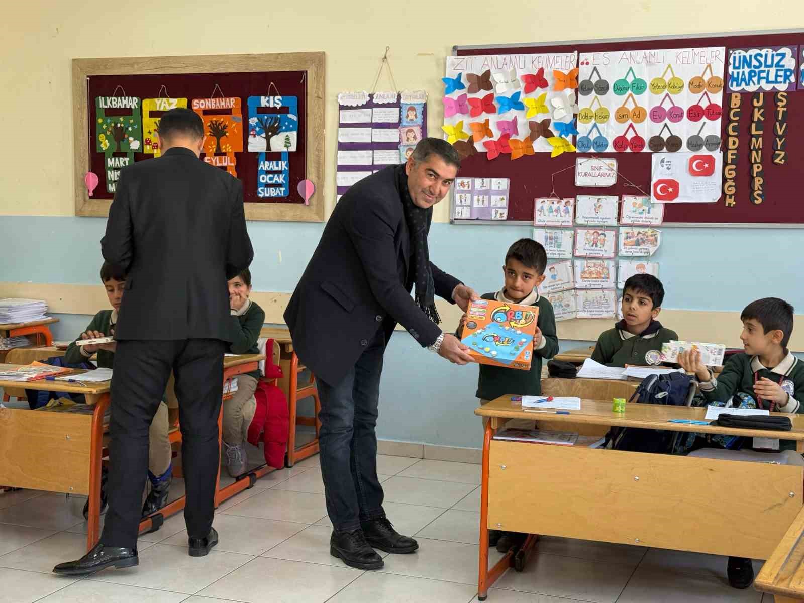 Sınırdaki öğrencilere "akıl ve zeka oyunları" desteği
Sınırdaki öğrencilere "akıl ve zeka oyunları" desteği