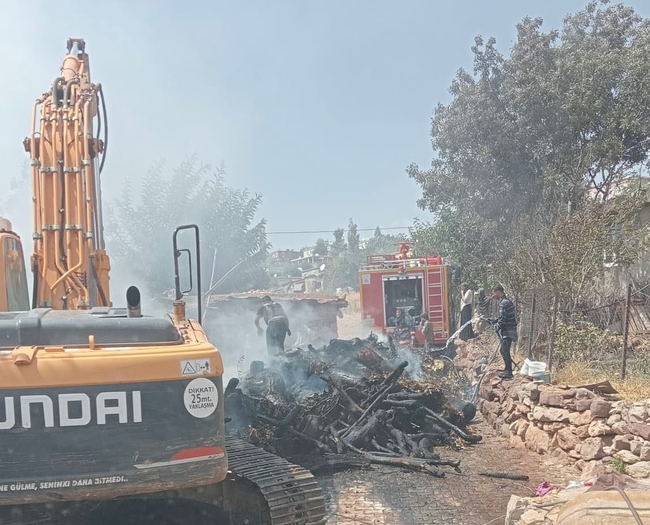 Şırnak itfaiyesi 2025’te rekor kırdı
Şırnak itfaiyesi 2025’te rekor kırdı