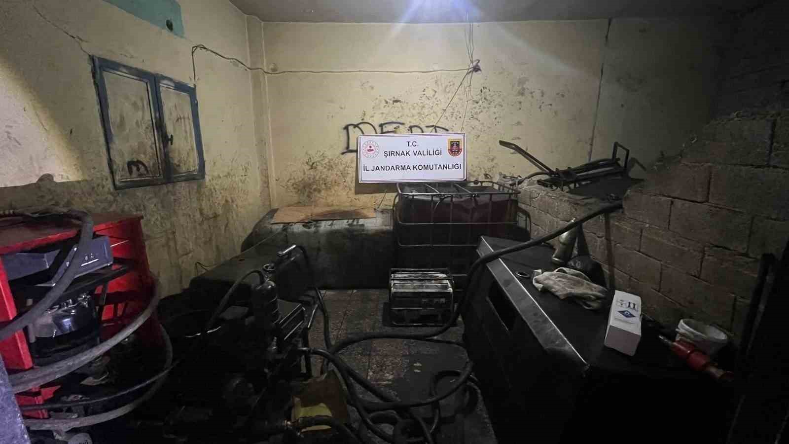 Şırnak’ta jandarma ekipleri 21 milyonluk kaçak ürün ele geçirdi
