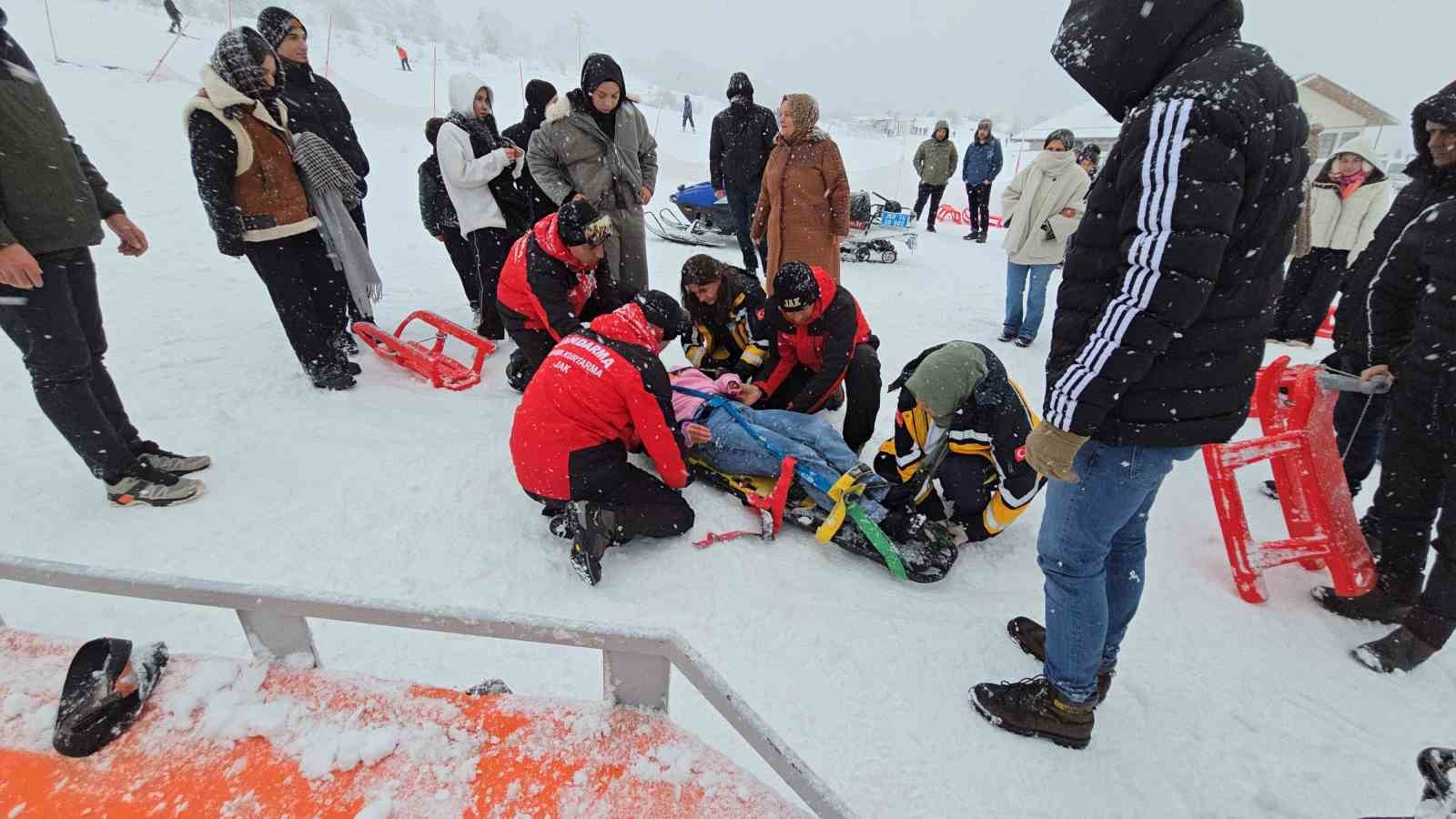 Sis ve yağışa rağmen Keltepe’ye akın ettiler
Sis ve yağışa rağmen Keltepe’ye akın ettiler
